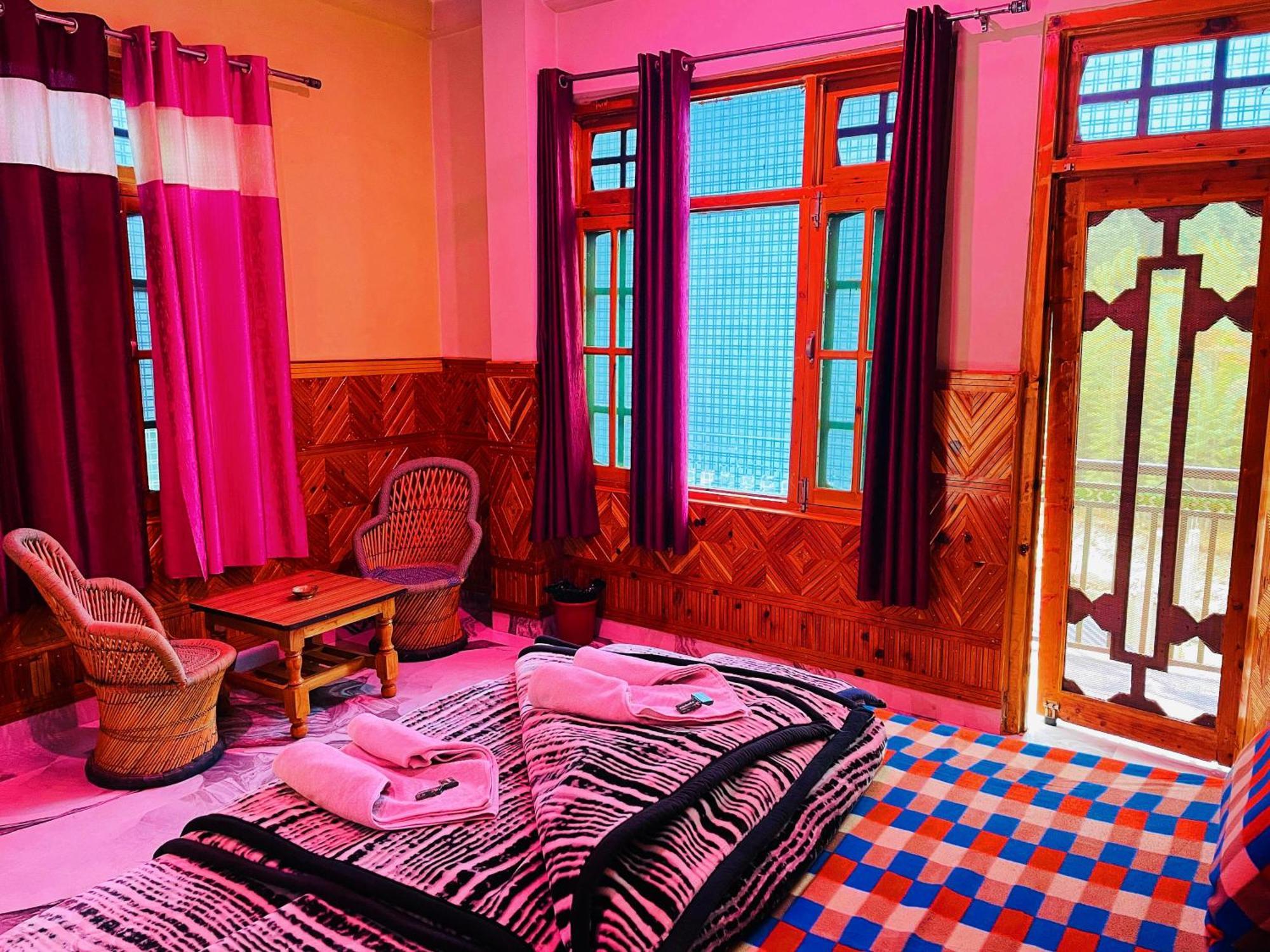 Chalo Chhalal Hotel & Cafe กาซอล ภายนอก รูปภาพ